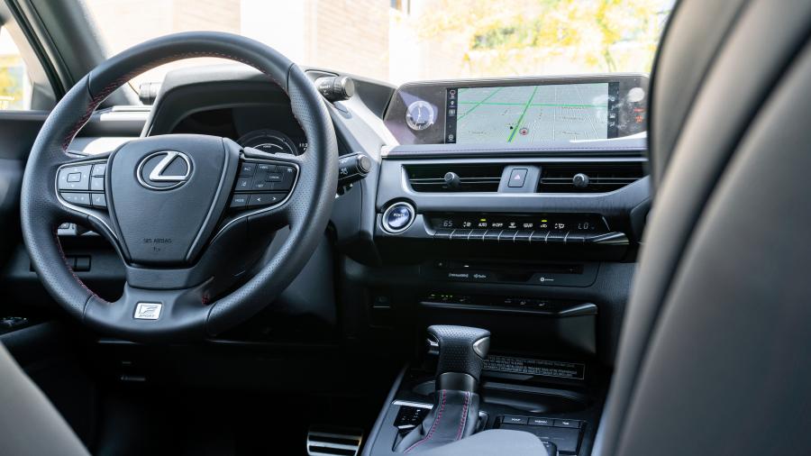 Интерьер Lexus UX250h F-Sport 2018 года  (NA) (фото 35 из 40)
